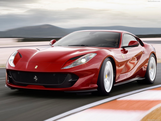 Ferrari 812 Superfast фото