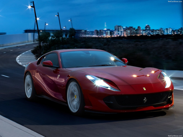 Ferrari 812 Superfast фото