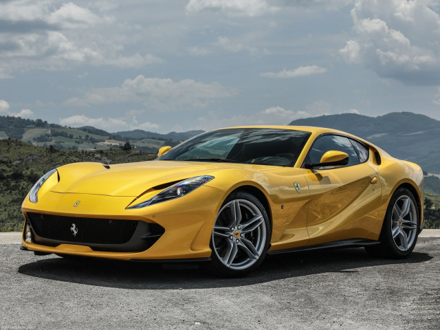 Ferrari 812 Superfast фото