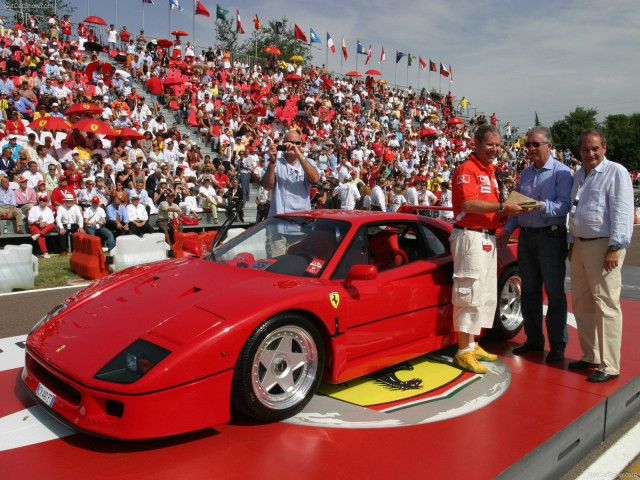 Ferrari F40 фото