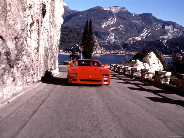 Ferrari F40 фото