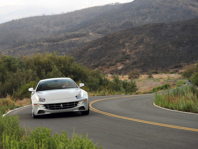 Ferrari FF фото