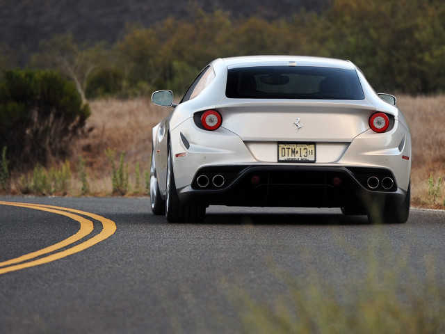 Ferrari FF фото