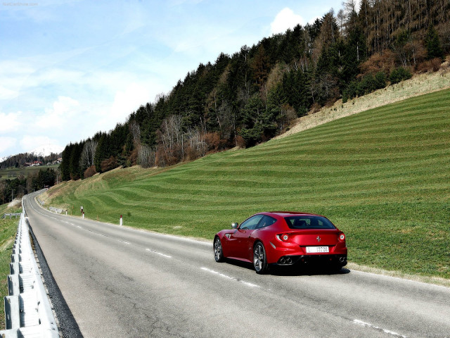 Ferrari FF фото