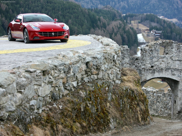 Ferrari FF фото