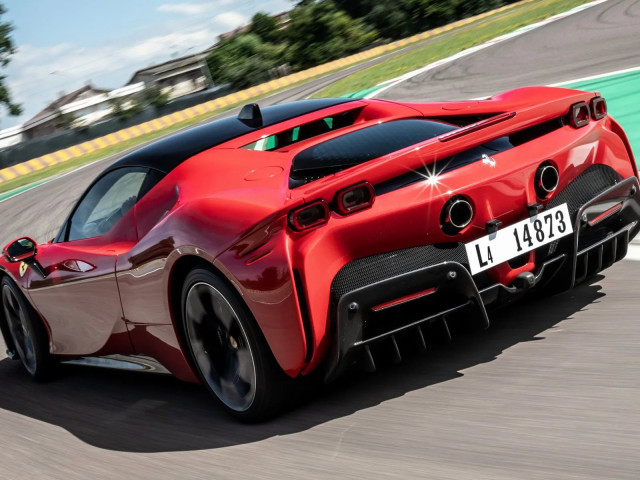 Ferrari SF90 Stradale фото