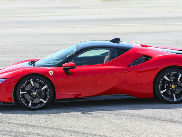 Ferrari SF90 Stradale фото