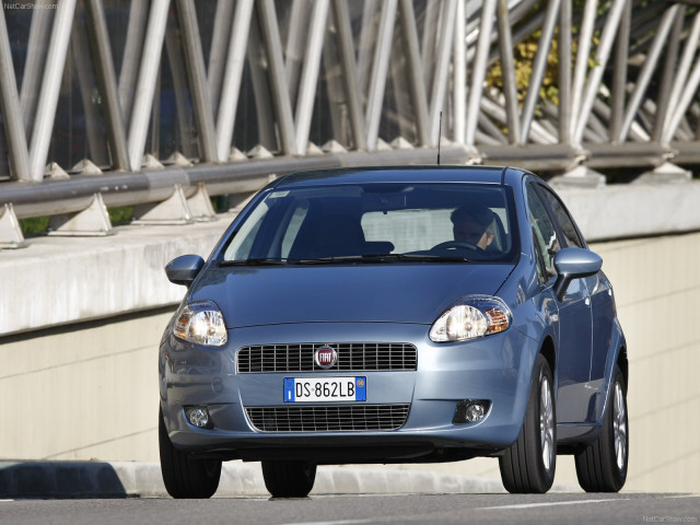 Fiat Grande Punto Natural Power фото