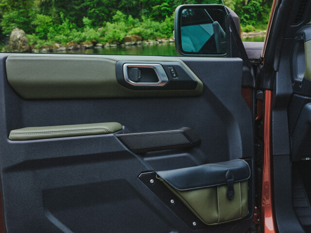 Ford Bronco VI (U725) фото 214444