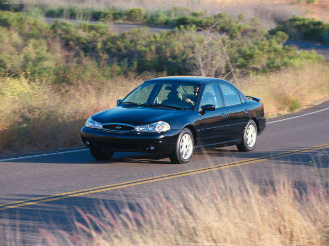 Ford Contour фото