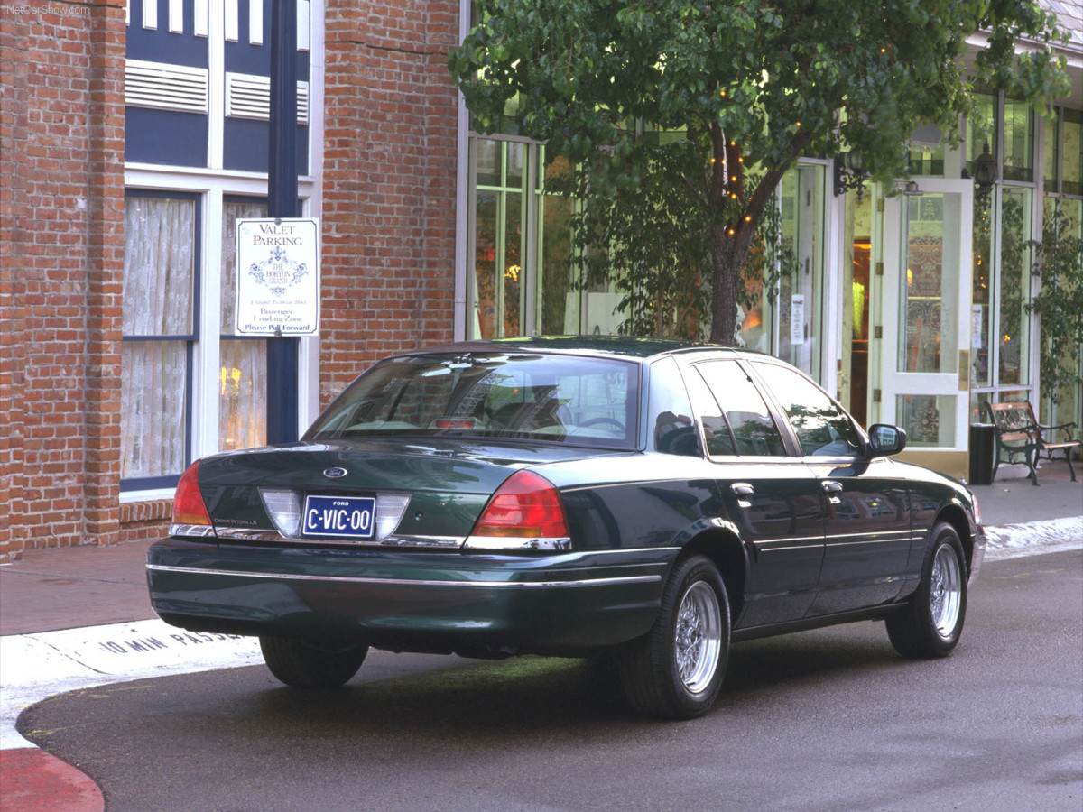 Ford Crown Victoria фото 33121