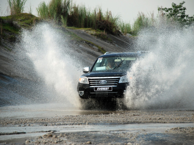 Ford Everest фото