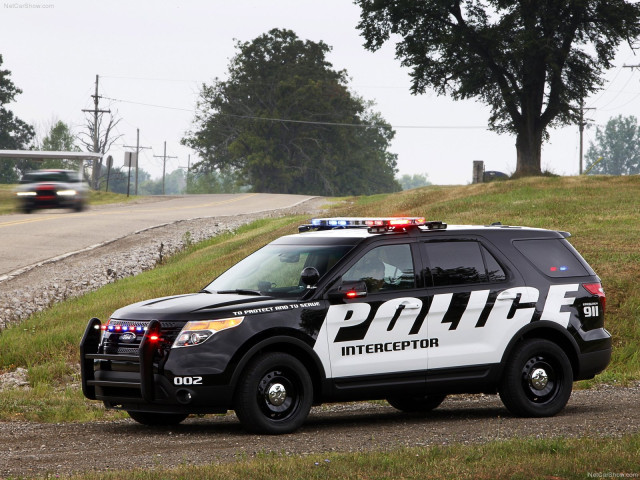 Ford Explorer Police Interceptor фото