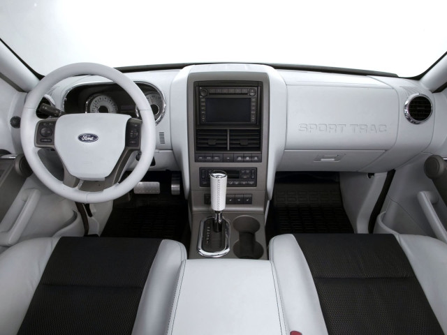 Ford Explorer Sport Trac фото