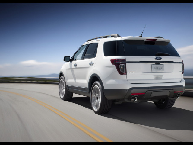 Ford Explorer Sport фото