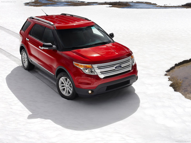 Ford Explorer фото