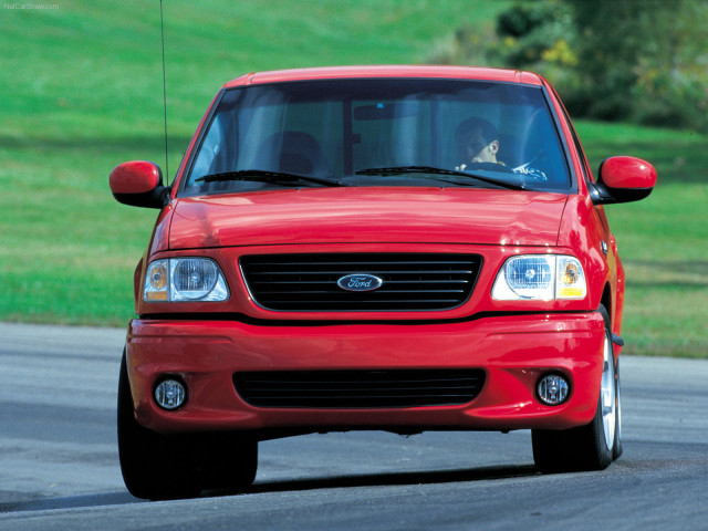 Ford F-150 SVT Lightning фото