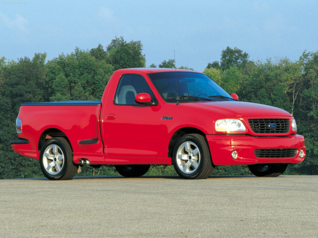 Ford F-150 SVT Lightning фото