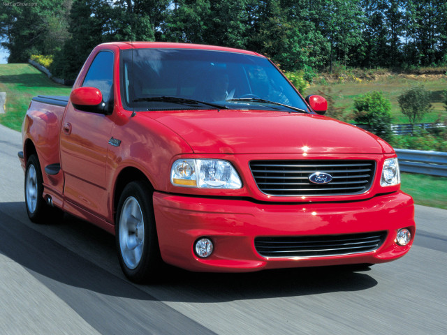 Ford F-150 SVT Lightning фото