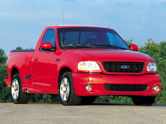 Ford F-150 SVT Lightning фото