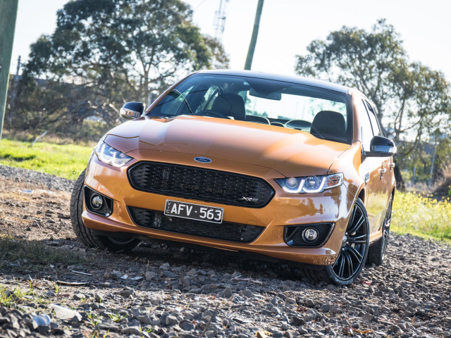 Ford Falcon XR8 фото