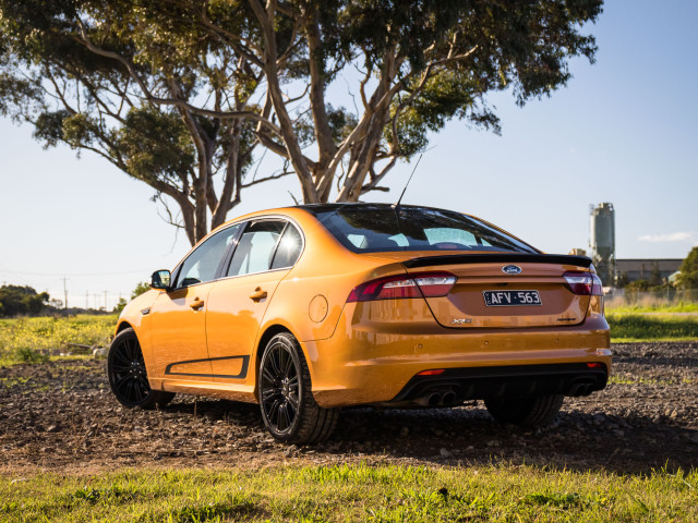 Ford Falcon XR8 фото