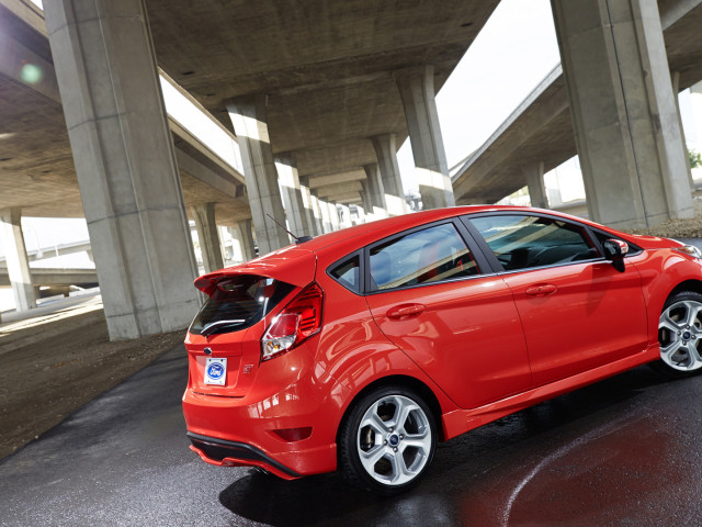 Ford Fiesta ST фото