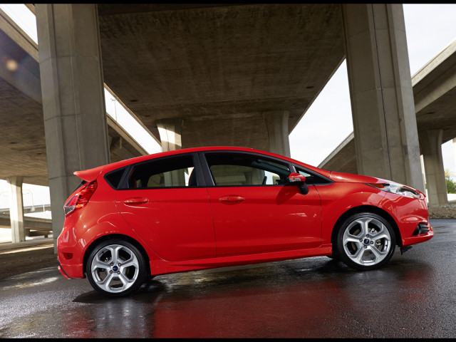 Ford Fiesta ST фото