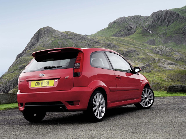 Ford Fiesta ST фото