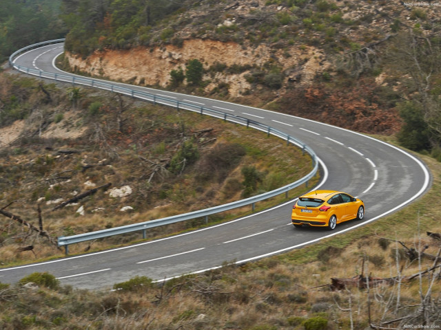 Ford Focus ST фото