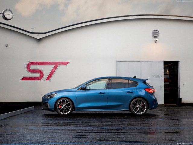 Ford Focus ST фото