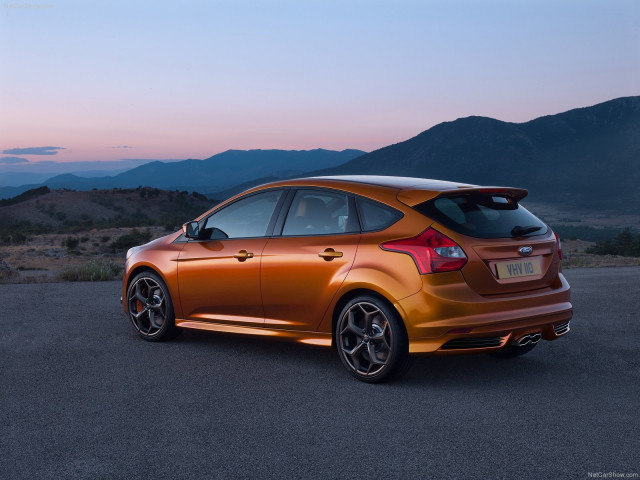 Ford Focus ST фото