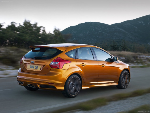 Ford Focus ST фото