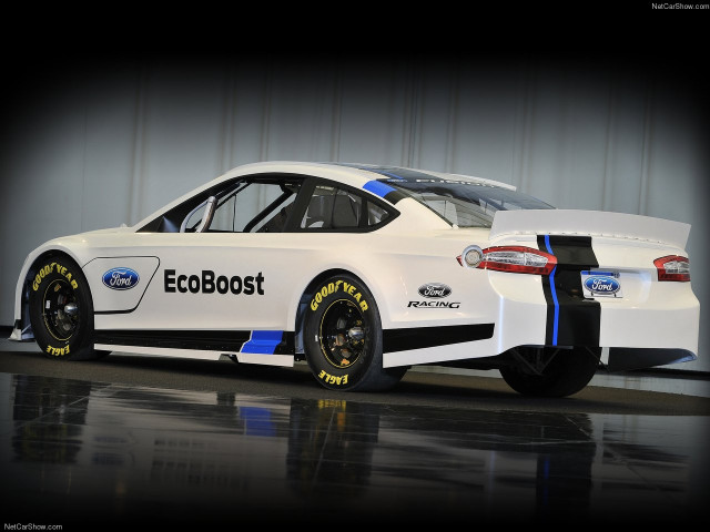 Ford Fusion NASCAR фото