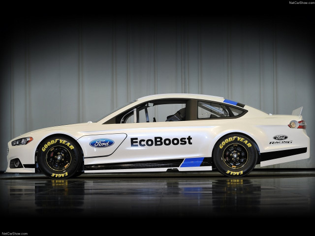 Ford Fusion NASCAR фото