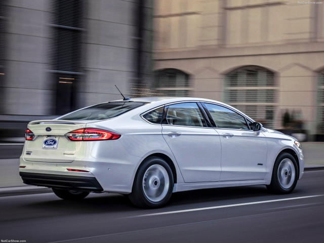 Ford Fusion фото