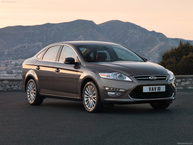 Ford Mondeo Hatchback фото