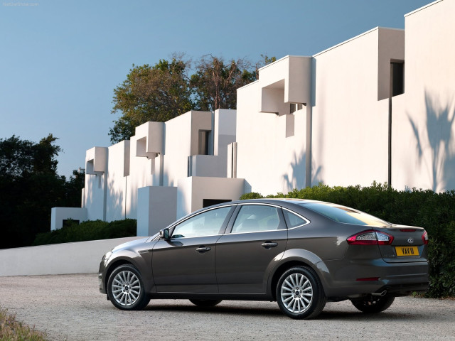 Ford Mondeo Hatchback фото