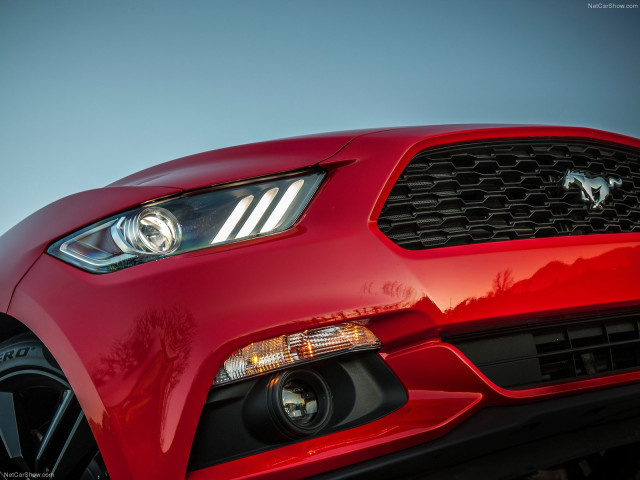 Ford Mustang EcoBoost фото