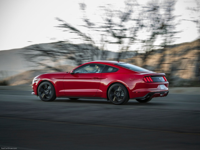 Ford Mustang EcoBoost фото