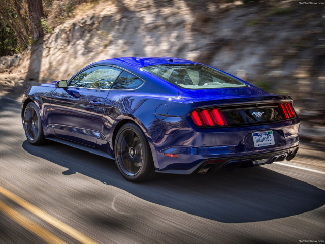 Ford Mustang EcoBoost фото