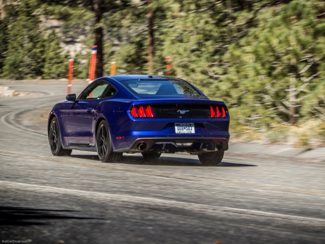 Ford Mustang EcoBoost фото