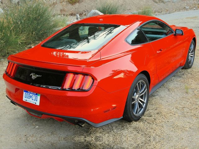 Ford Mustang EcoBoost фото