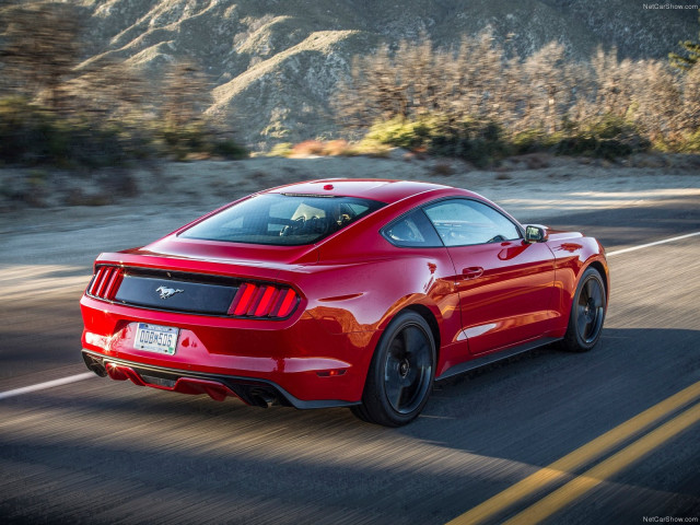 Ford Mustang EcoBoost фото