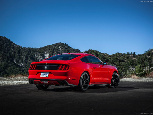 Ford Mustang EcoBoost фото