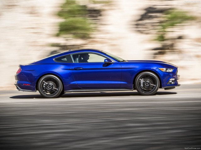 Ford Mustang EcoBoost фото