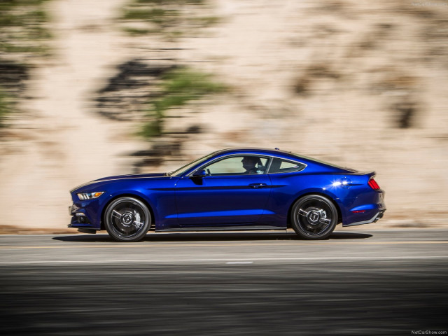 Ford Mustang EcoBoost фото