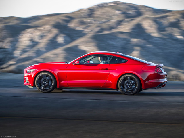 Ford Mustang EcoBoost фото