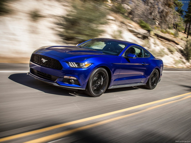 Ford Mustang EcoBoost фото