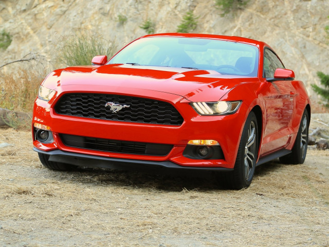 Ford Mustang EcoBoost фото